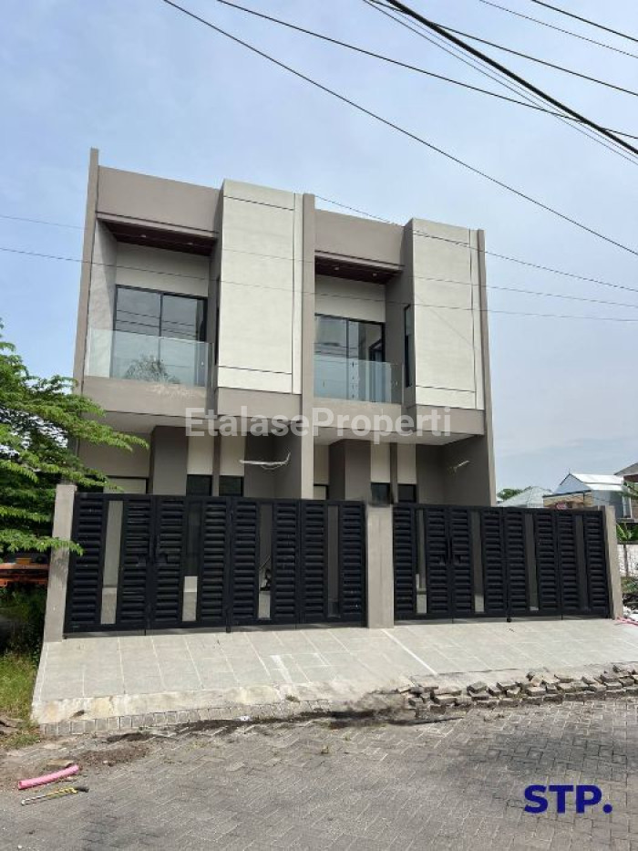 Foto properti Rumah Baru Modern Di Tenggilis Mejoyo Selatan 2