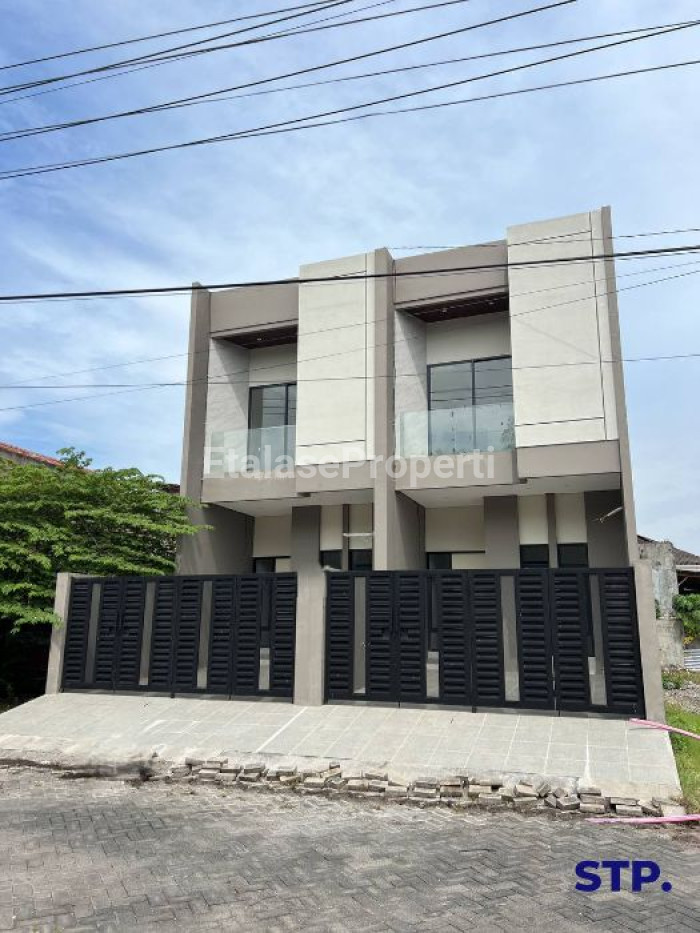 Foto properti Rumah Baru Modern Di Tenggilis Mejoyo Selatan 3