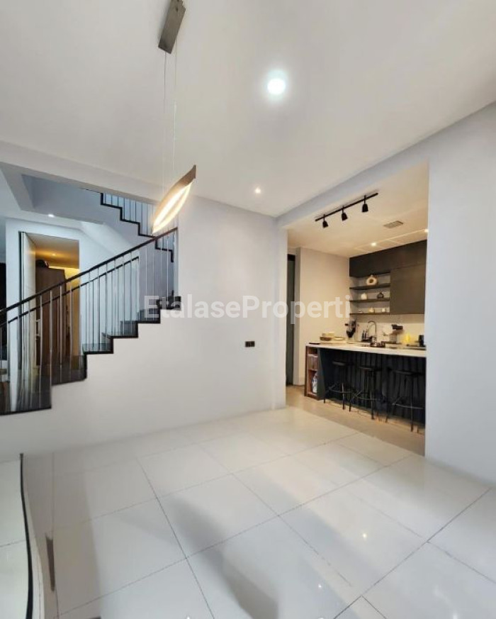 Foto properti Disewakan Rumah Citraland Utama Crystal Golf Dekat Pakuwon 1