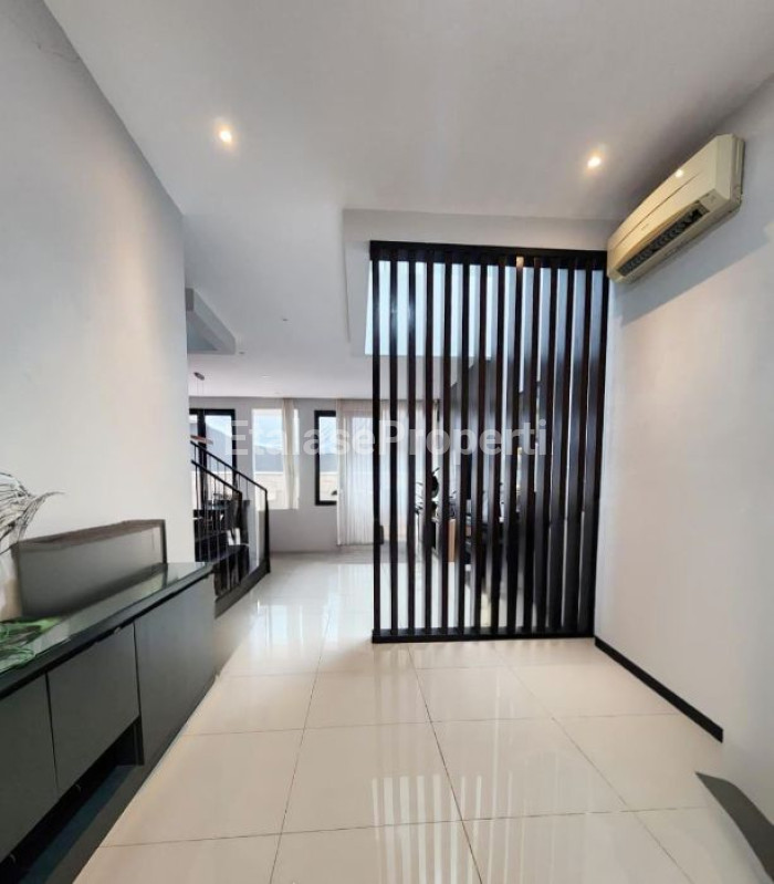 Foto properti Disewakan Rumah Citraland Utama Crystal Golf Dekat Pakuwon 4