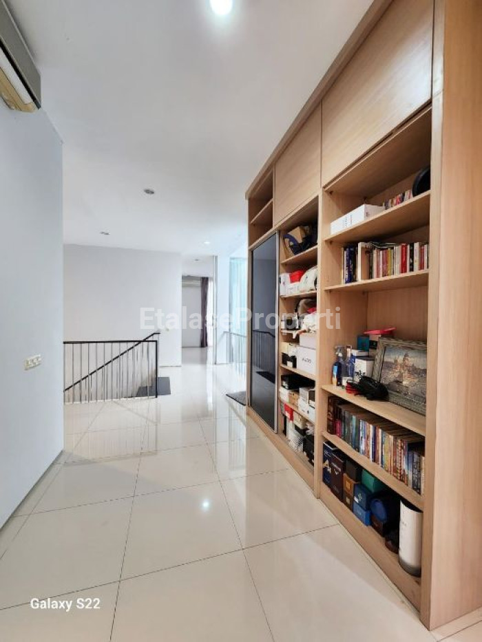 Foto properti Disewakan Rumah Citraland Utama Crystal Golf Dekat Pakuwon 6