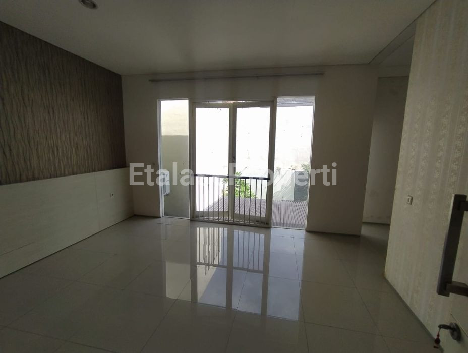 Foto properti JUAL RUMAH CITRALAND UTAMA ROYAL PARK (HD) 3