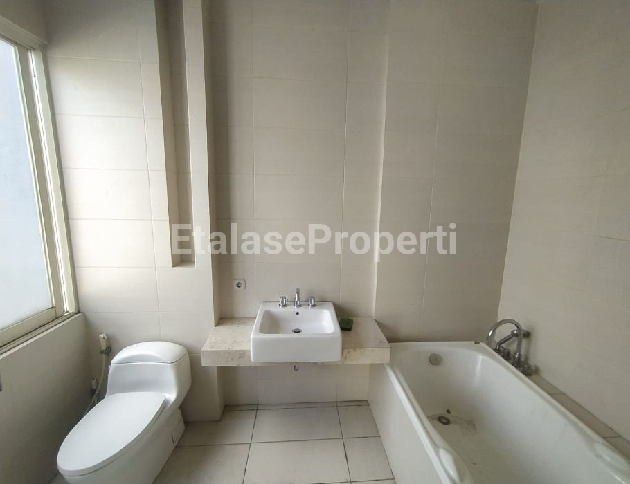 Foto properti JUAL RUMAH CITRALAND UTAMA ROYAL PARK (HD) 6