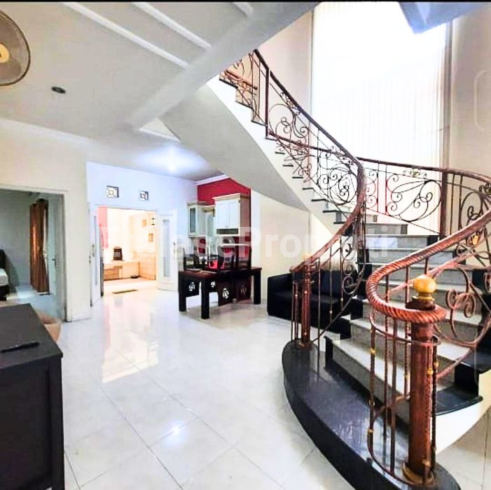 Foto properti Dijual/Disewakan :  Rumah Tenggilis Utara 2 Lantai Siap Huni Furnish 5