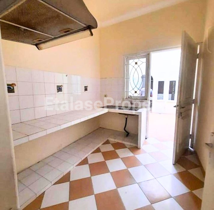 Foto properti Dijual/Disewakan :  Rumah Tenggilis Utara 2 Lantai Siap Huni Furnish 2