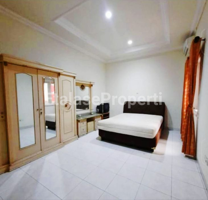 Foto properti Dijual/Disewakan :  Rumah Tenggilis Utara 2 Lantai Siap Huni Furnish 9