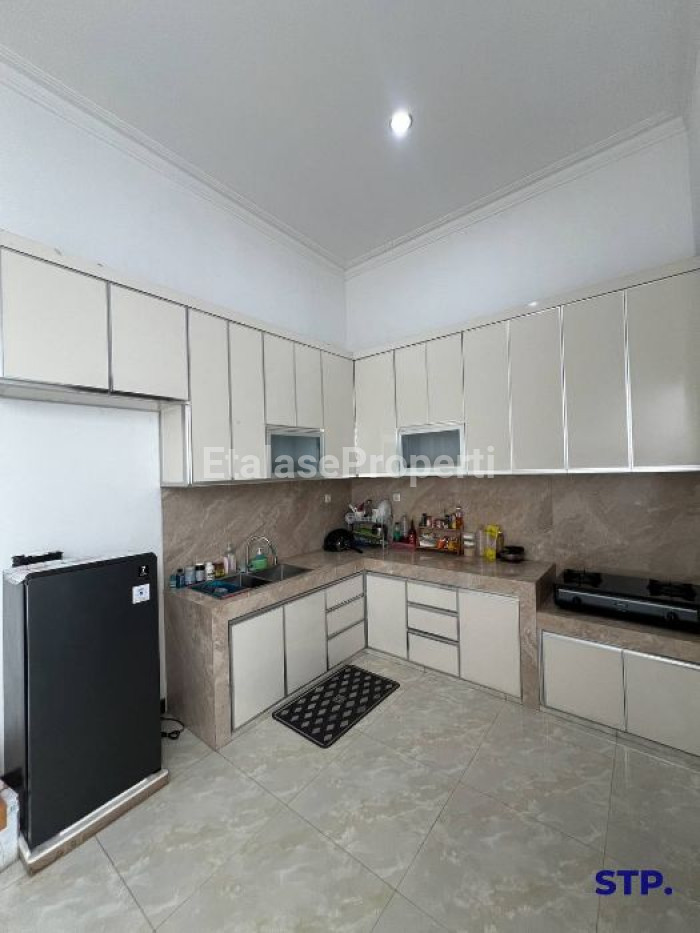 Foto properti NEW RENOV - Rumah Tinggal Siap Huni Di Manyar Kertoarjo 6