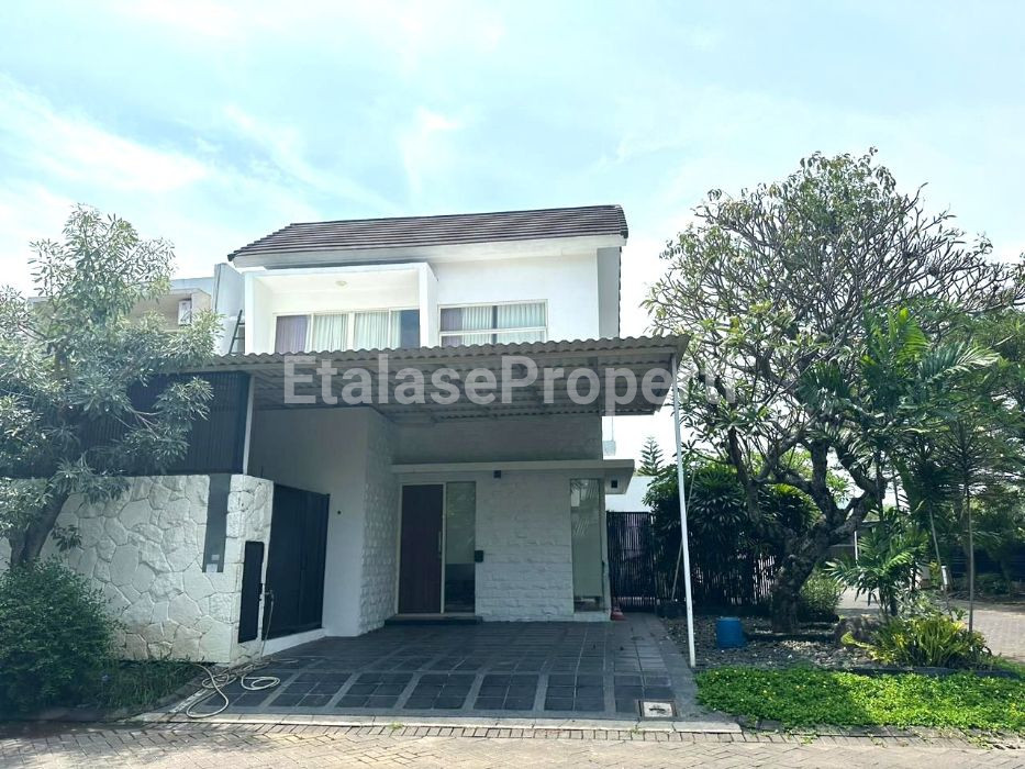 Foto properti Rumah Bagus Di Forest Mansion Citraland Wiyung Ada Private Pool 1