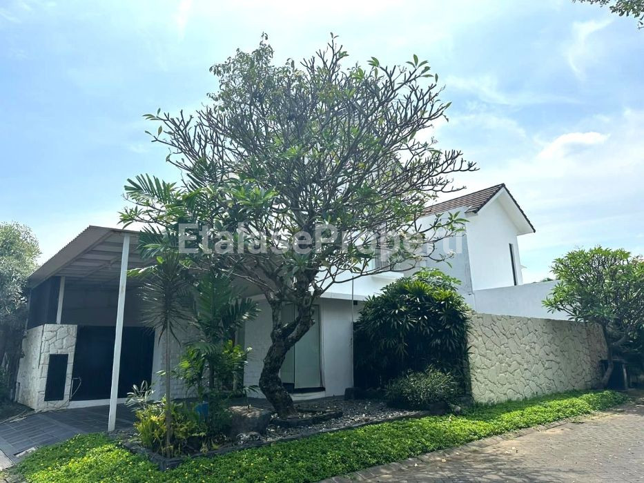 Foto properti Rumah Bagus Di Forest Mansion Citraland Wiyung Ada Private Pool 4