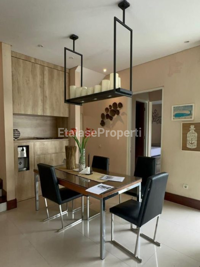 Foto properti Rumah Bagus Di Forest Mansion Citraland Wiyung Ada Private Pool 5