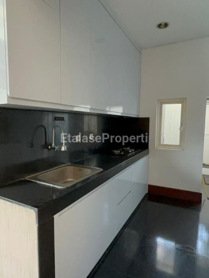 Foto properti Rumah Bagus Di Forest Mansion Citraland Wiyung Ada Private Pool 7