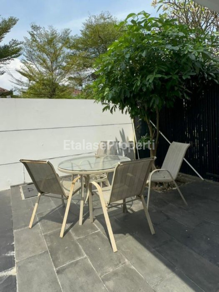 Foto properti Rumah Bagus Di Forest Mansion Citraland Wiyung Ada Private Pool 9
