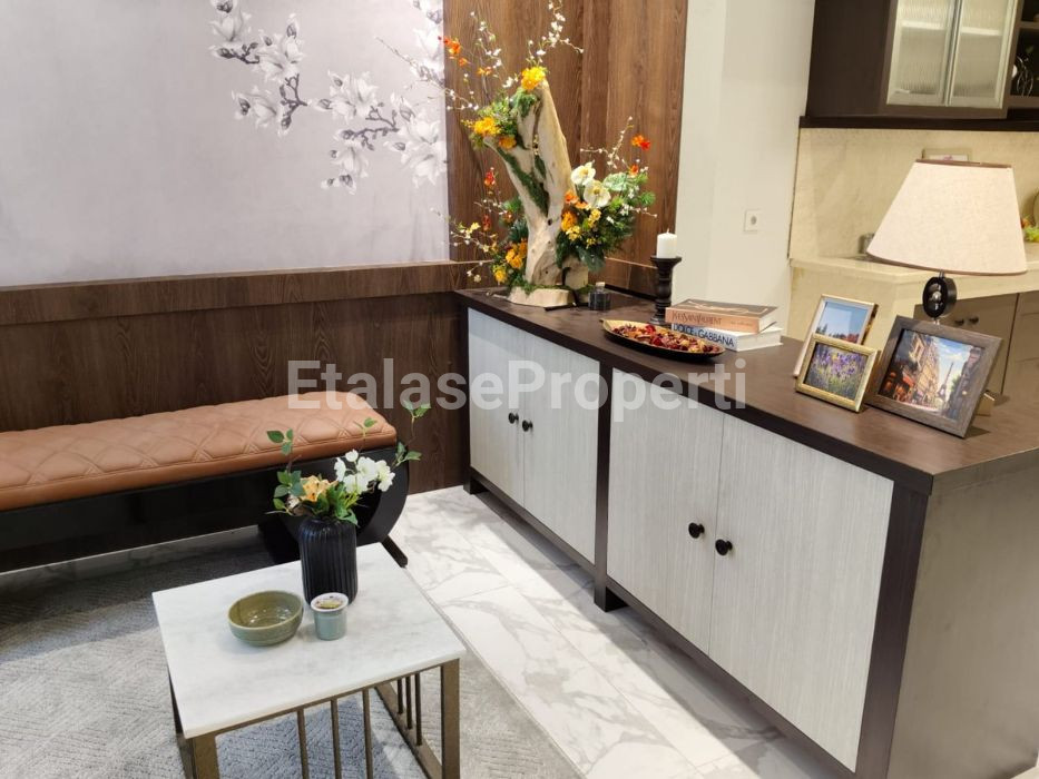 Foto properti Dijual Rumah Full Furnished Di Pakuwon Indah Citraland Wiyung 4