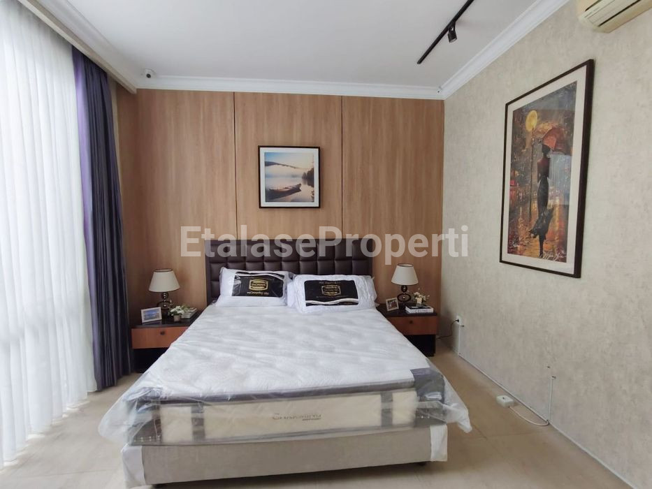 Foto properti Dijual Rumah Full Furnished Di Pakuwon Indah Citraland Wiyung 5