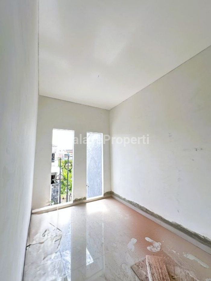 Foto properti Rumah Baru Medokan Sawah Timur Gununganyar Rungkut Dekat UPN 8