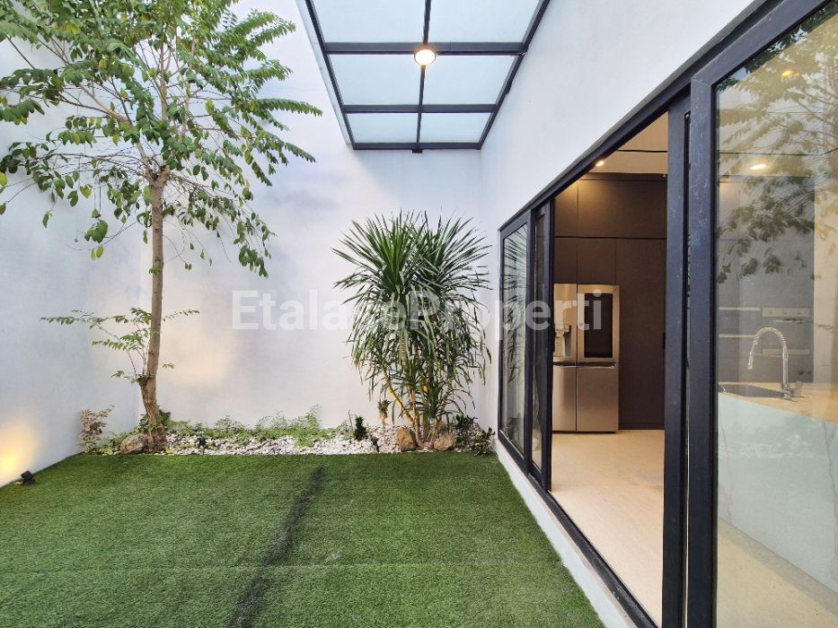 Foto properti Dijual Rumah Araya Surabaya Galaxy Bumi Permai Full Marmer 3