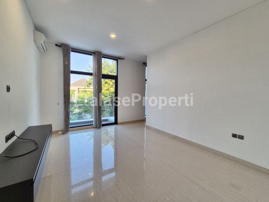 Foto properti Dijual Rumah Araya Surabaya Galaxy Bumi Permai Full Marmer 5