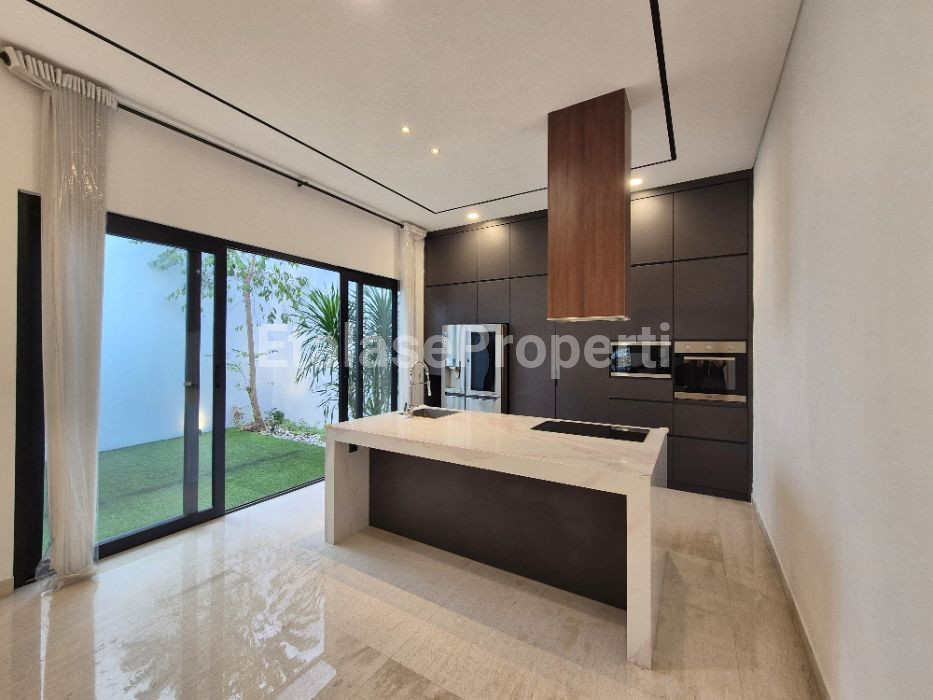 Foto properti Disewakan Rumah Di Araya Surabaya Galaxy Bumi Permai 2