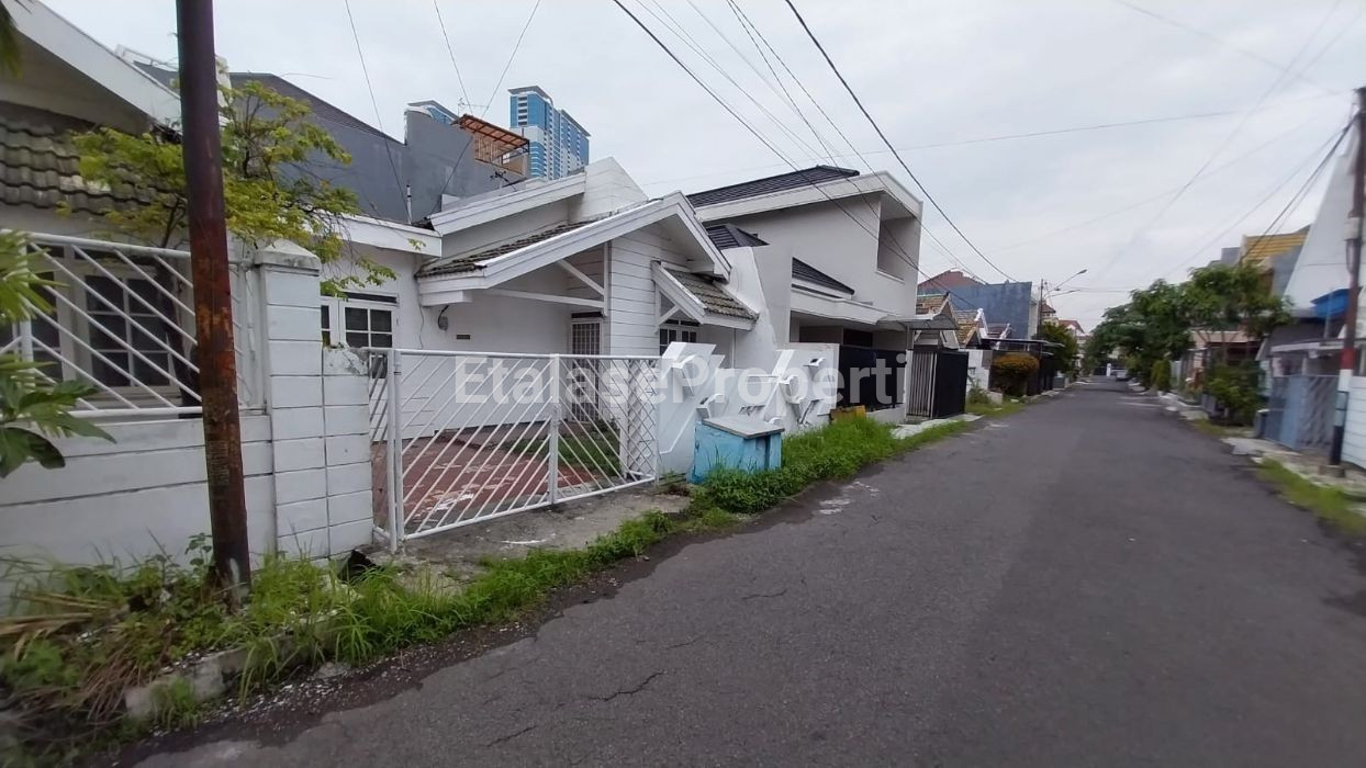 Foto properti *Dijual Rumah Wisma Permai Barat III* 1