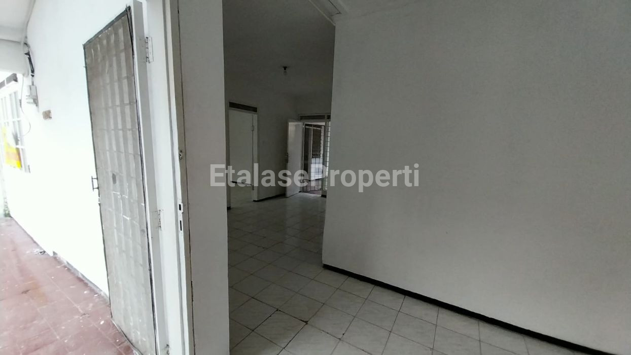 Foto properti *Dijual Rumah Wisma Permai Barat III* 3