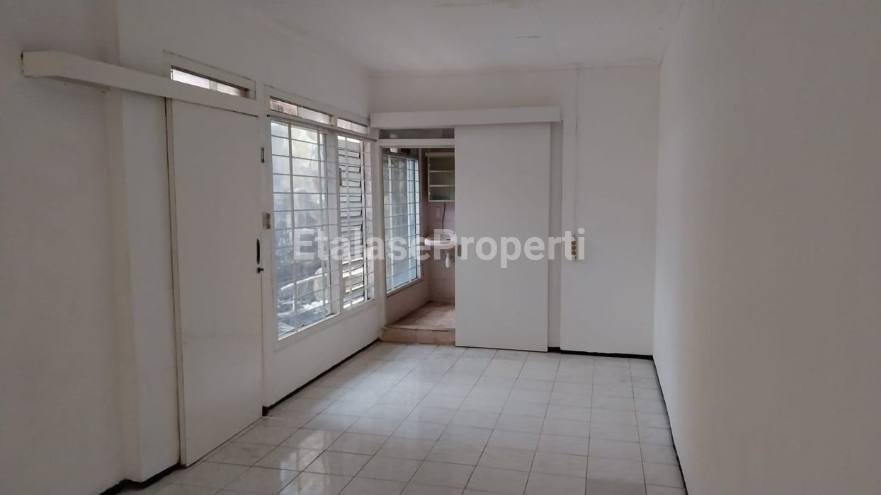 Foto properti *Dijual Rumah Wisma Permai Barat III* 4