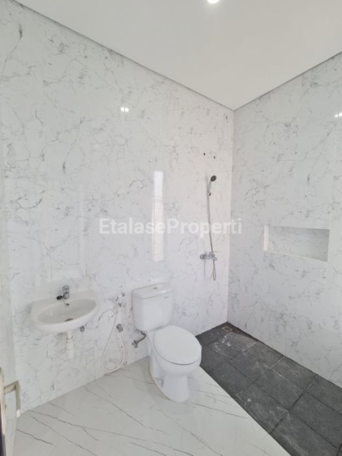 Foto properti Dijual Rumah Baru Di Tenggilis Mejoyo Selatan Surabaya 3
