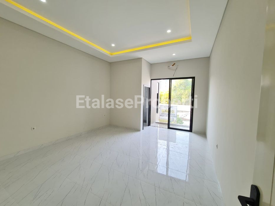 Foto properti Dijual Rumah Baru Di Tenggilis Mejoyo Selatan Surabaya 4