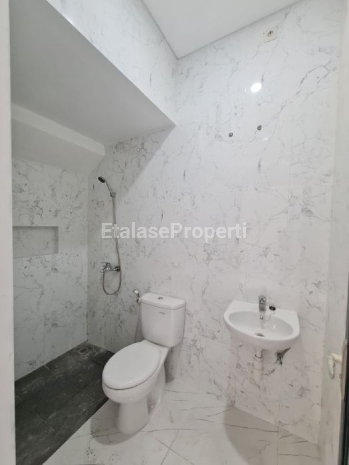 Foto properti Dijual Rumah Baru Di Tenggilis Mejoyo Selatan Surabaya 7