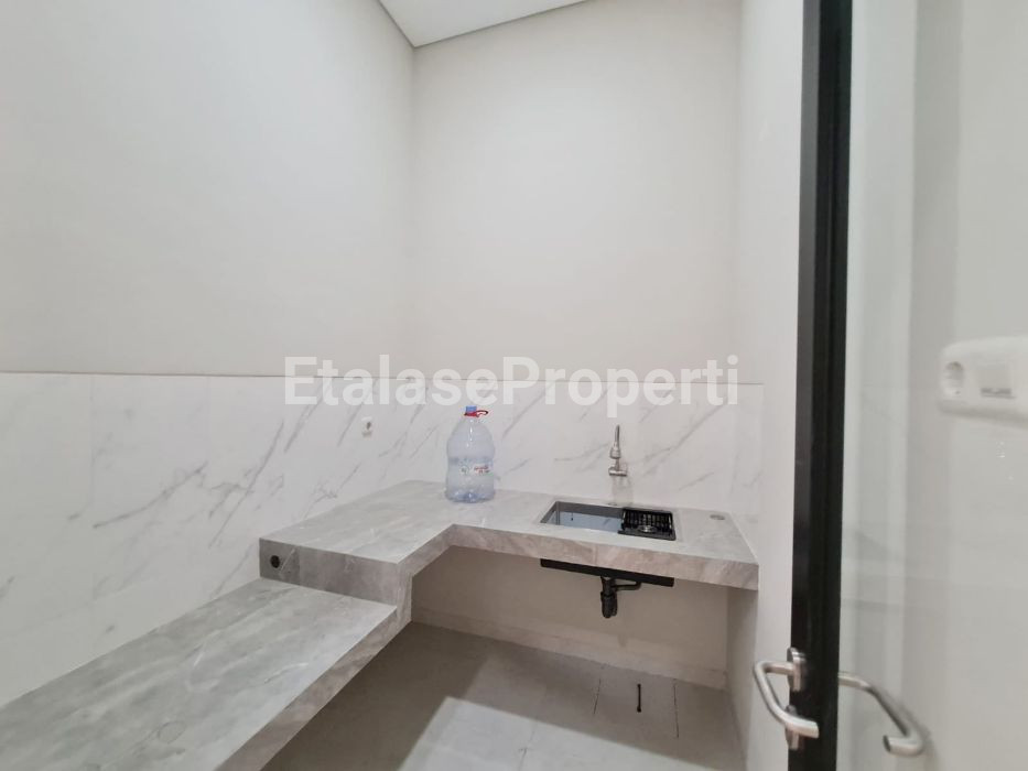 Foto properti Dijual Rumah Baru Di Tenggilis Mejoyo Selatan Surabaya 9