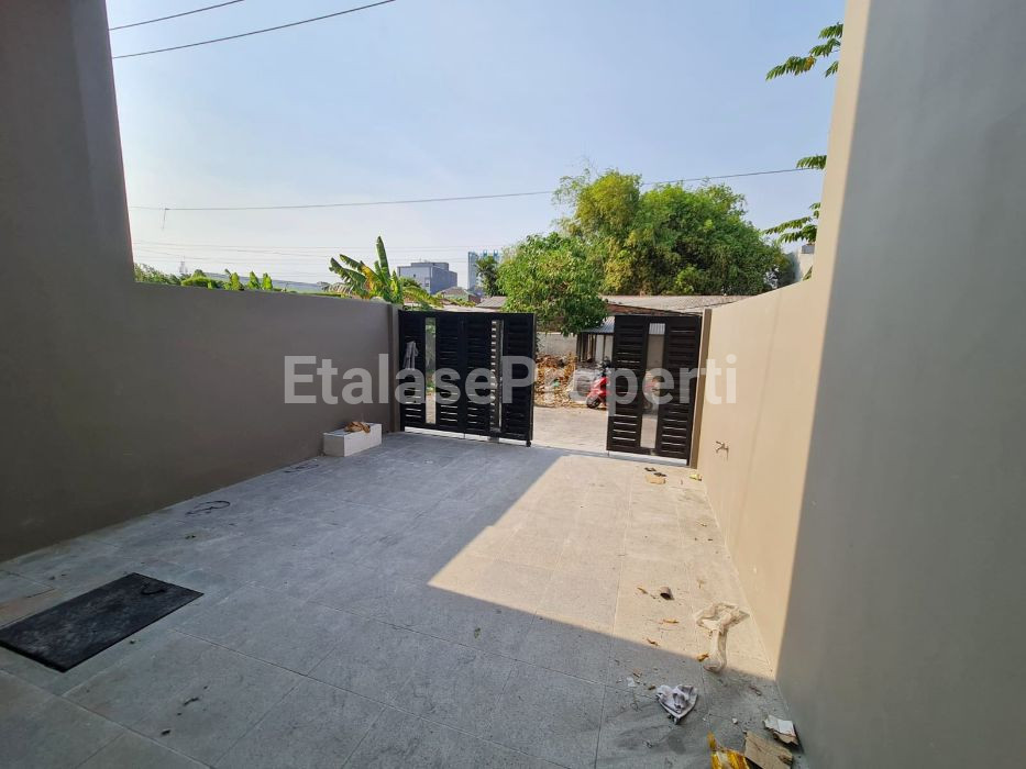 Foto properti Dijual Rumah Baru Di Tenggilis Mejoyo Selatan Surabaya 10