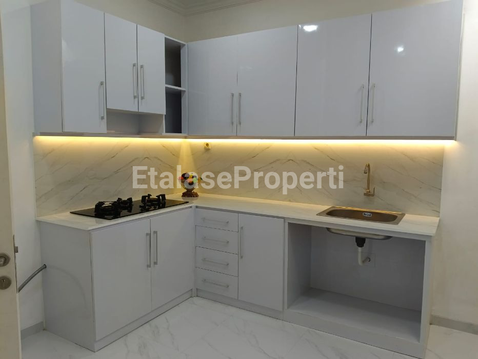 Foto properti Jual Rumah Baru Renov Pakuwon City Taman Mutiara  Dekat Pakuwon City Mall, Cluster Depan Surabaya Timur 2