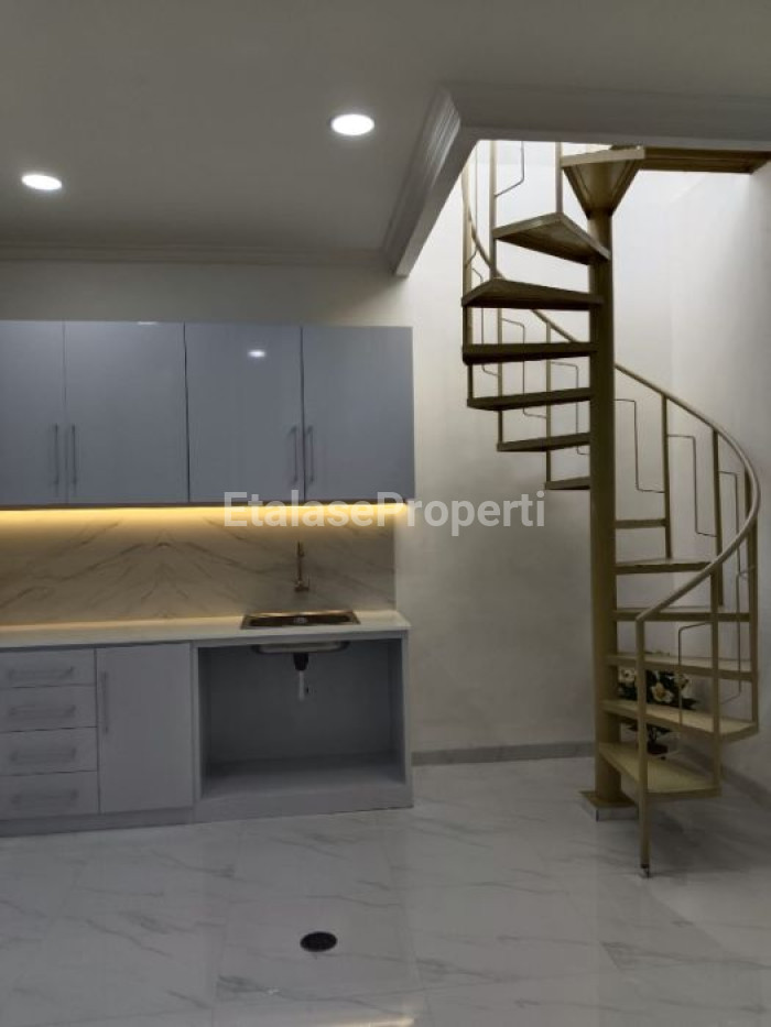 Foto properti Jual Rumah Baru Renov Pakuwon City Taman Mutiara  Dekat Pakuwon City Mall, Cluster Depan Surabaya Timur 3