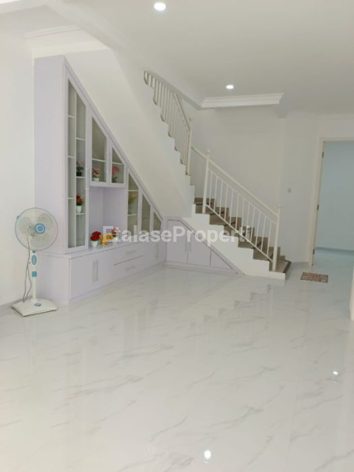 Foto properti Jual Rumah Baru Renov Pakuwon City Taman Mutiara  Dekat Pakuwon City Mall, Cluster Depan Surabaya Timur 4