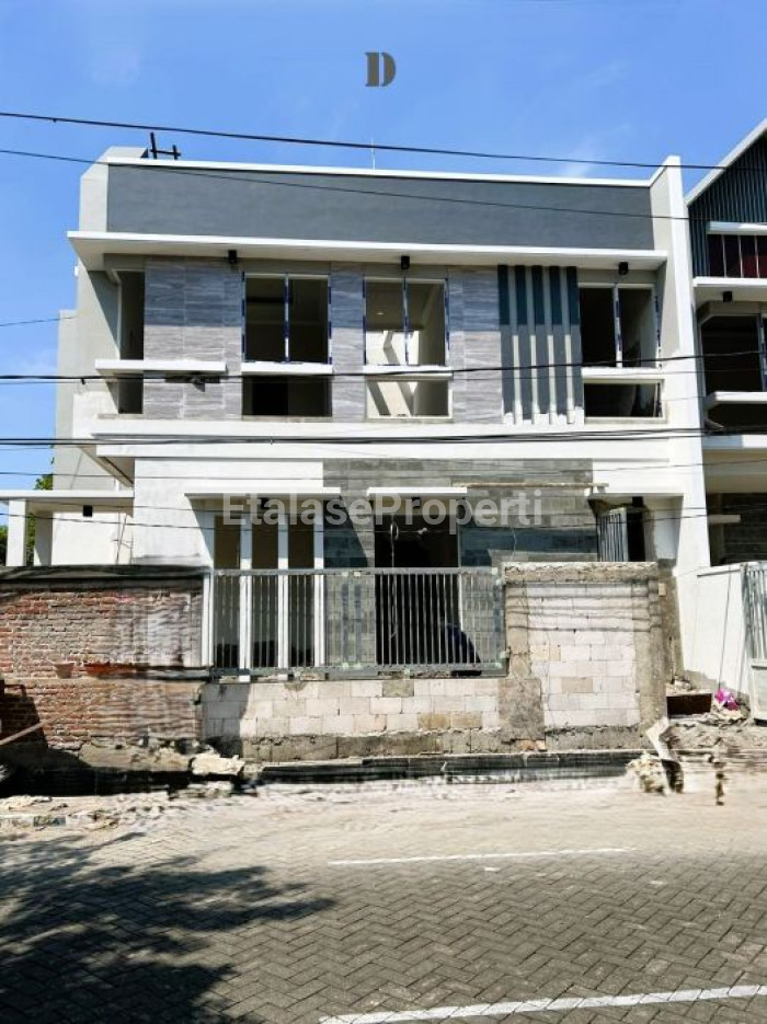 Foto properti Rumah Baru Gress Tenggilis Tengah Dekat Raya Prapen Jemursari Ubaya 5