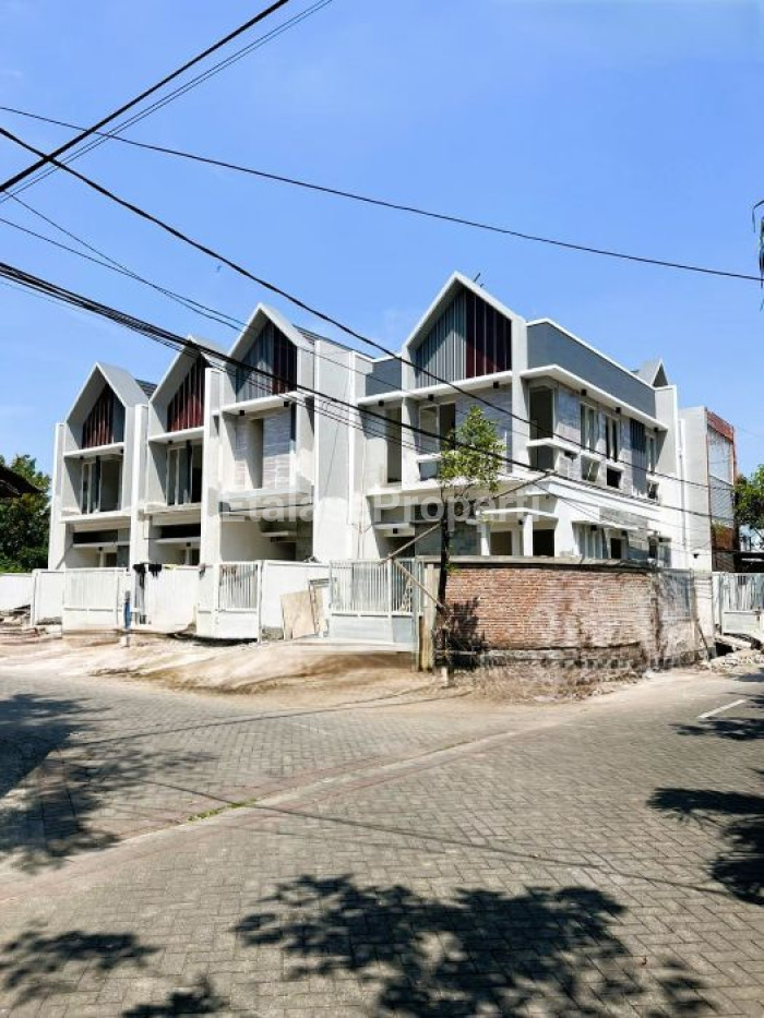 Foto properti Rumah Baru Gress Tenggilis Tengah Dekat Raya Prapen Jemursari Ubaya 6