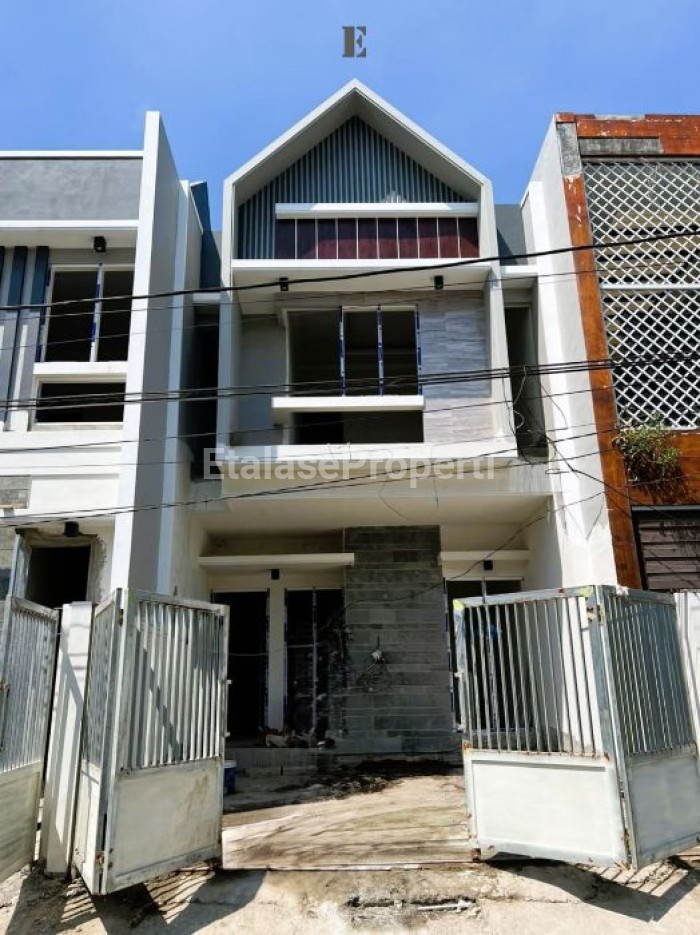 Foto properti Rumah Baru Gress Tenggilis Tengah Dekat Raya Prapen Jemursari Ubaya 9