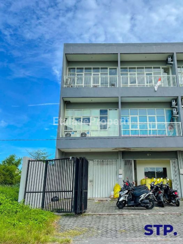 Foto properti Sewa Ruko 3 Lantai Di Main Road Dian Istana 2
