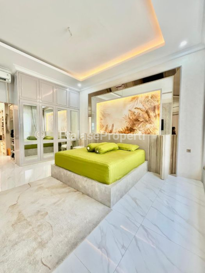 Foto properti TURUN HARGA SUPER MURAH🔥🔥🔥  Dijual Rumah 2 Lantai Full Furnish Taman Puspa Raya Citraland 4