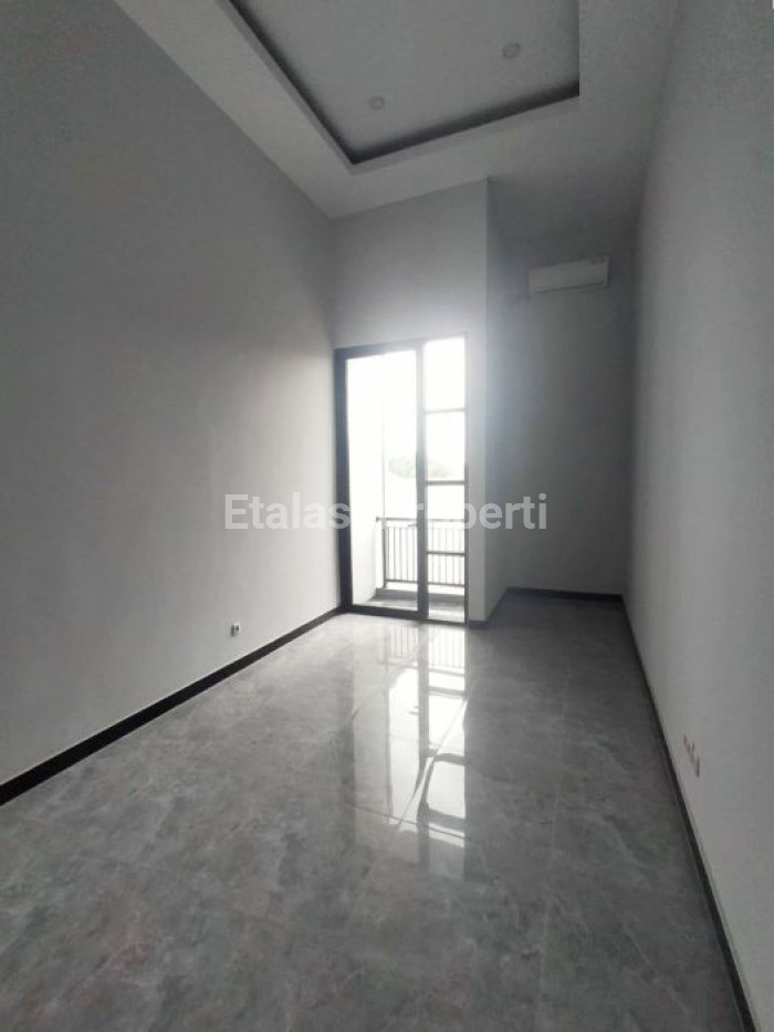 Foto properti Rumah Di Jemur Andayani Siap Huni Dekat RSI Jemursari Kendangsari Petra 5