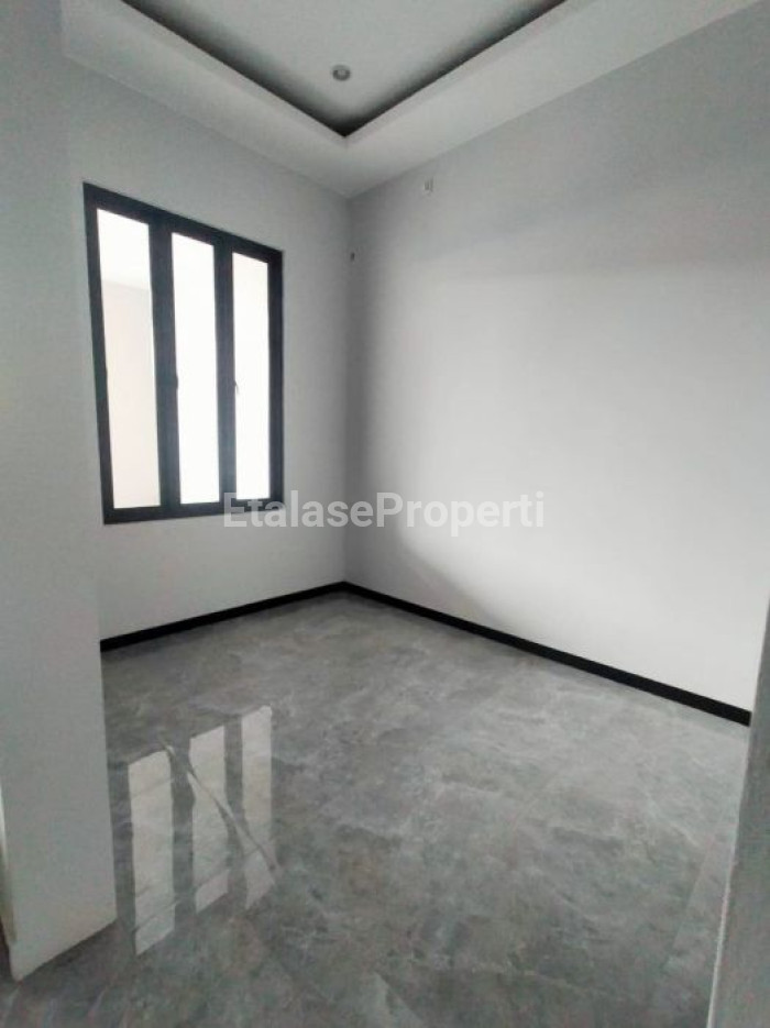 Foto properti Rumah Di Jemur Andayani Siap Huni Dekat RSI Jemursari Kendangsari Petra 7
