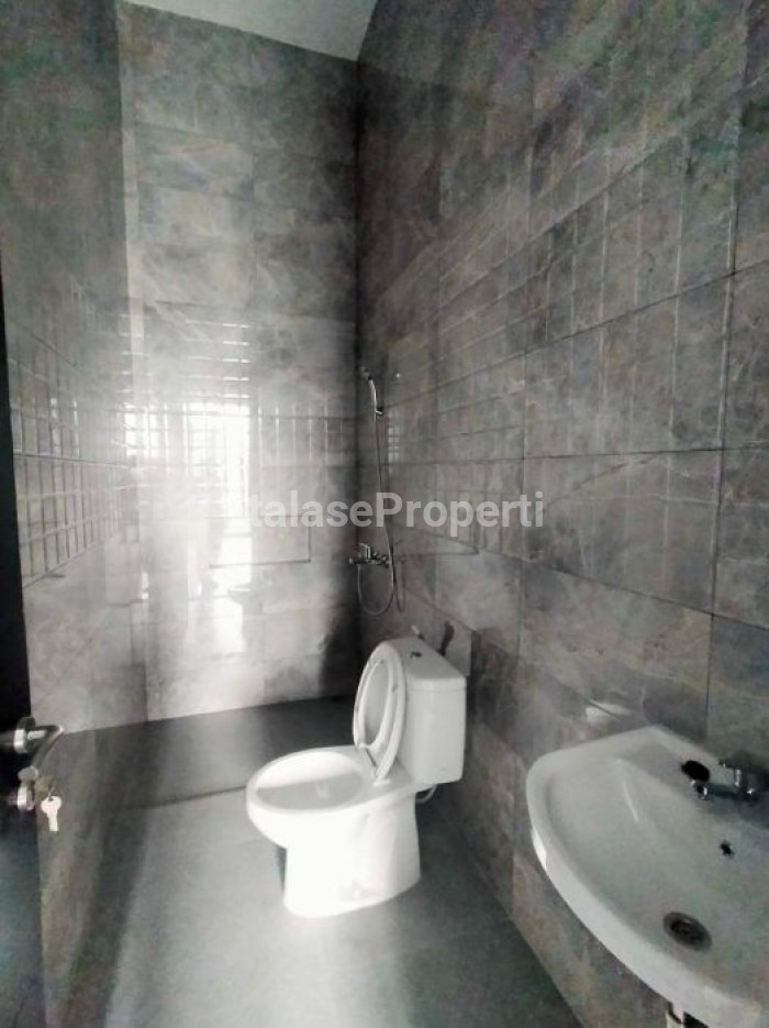 Foto properti Rumah Di Jemur Andayani Siap Huni Dekat RSI Jemursari Kendangsari Petra 8