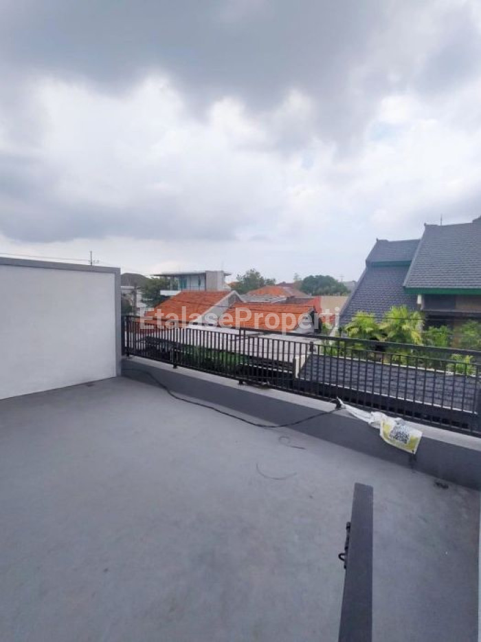 Foto properti Rumah Di Jemur Andayani Siap Huni Dekat RSI Jemursari Kendangsari Petra 10