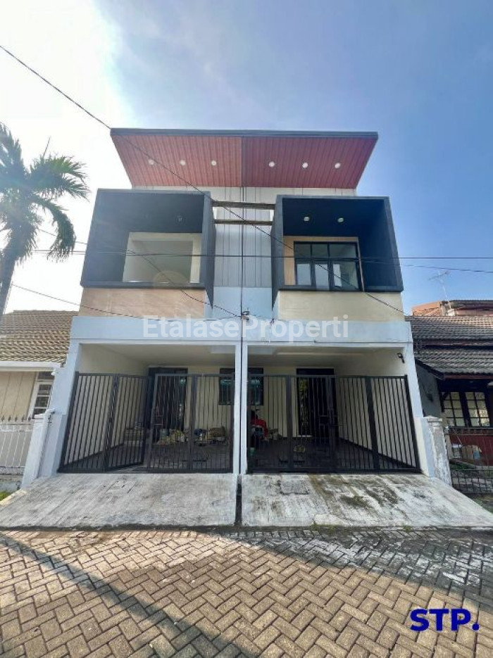 Foto properti Rumah Baru 2 Lantai Di Rungkut Mapan Furnished 1