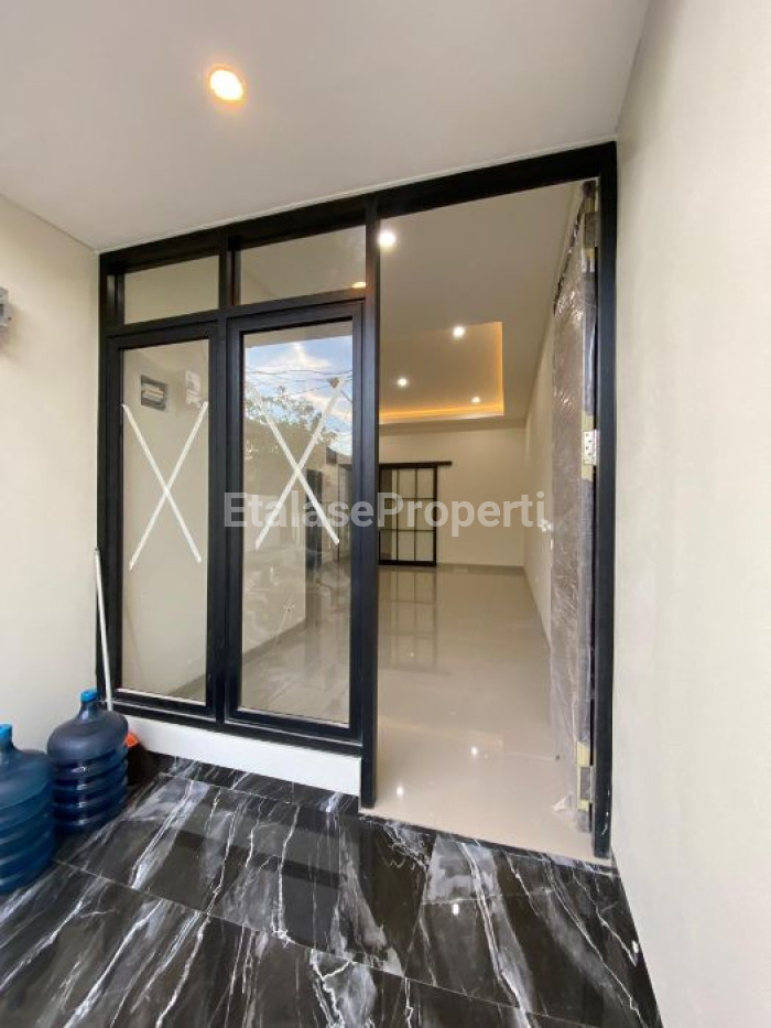 Foto properti Dijual Cepat Rumah Baru Gress Di Rungkut Mapan Tengah 1