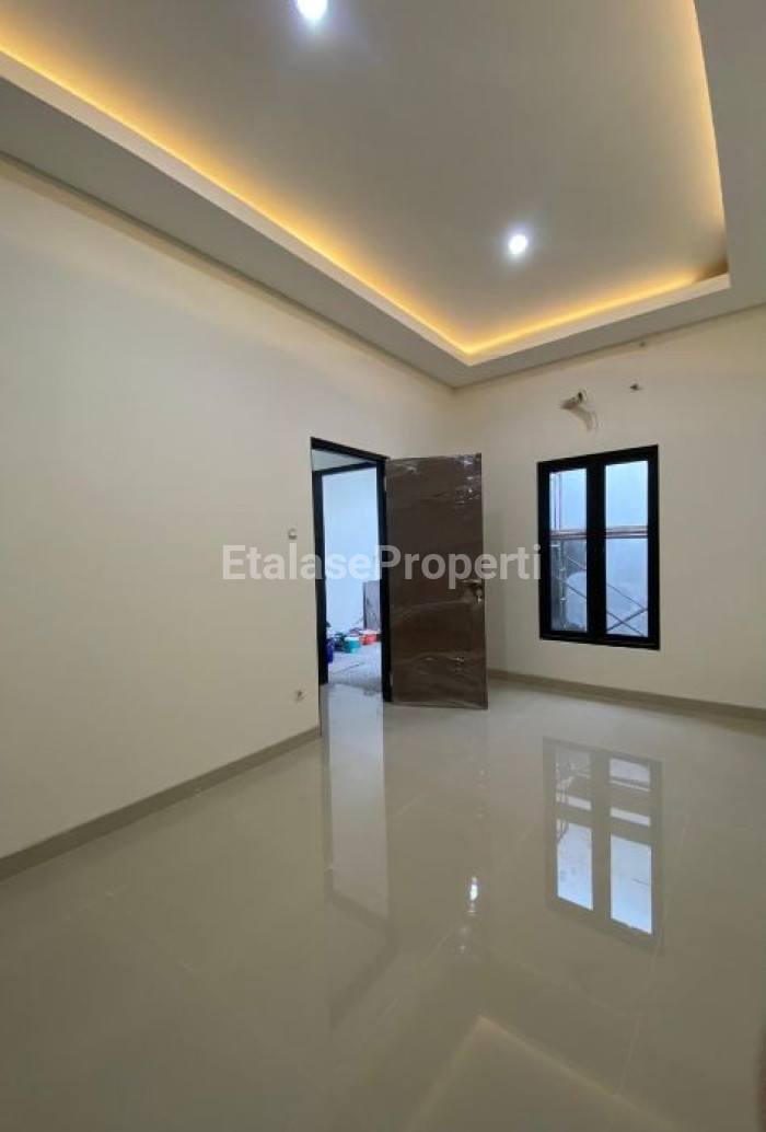 Foto properti Dijual Cepat Rumah Baru Gress Di Rungkut Mapan Tengah 2