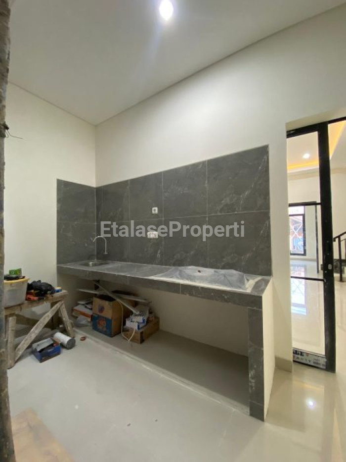Foto properti Dijual Cepat Rumah Baru Gress Di Rungkut Mapan Tengah 4
