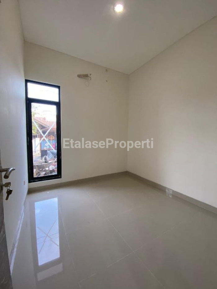 Foto properti Dijual Cepat Rumah Baru Gress Di Rungkut Mapan Tengah 9