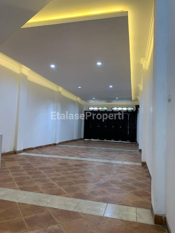 Foto properti Dijual Rumah Di Raya Satelit Barat, Surabaya Barat 3