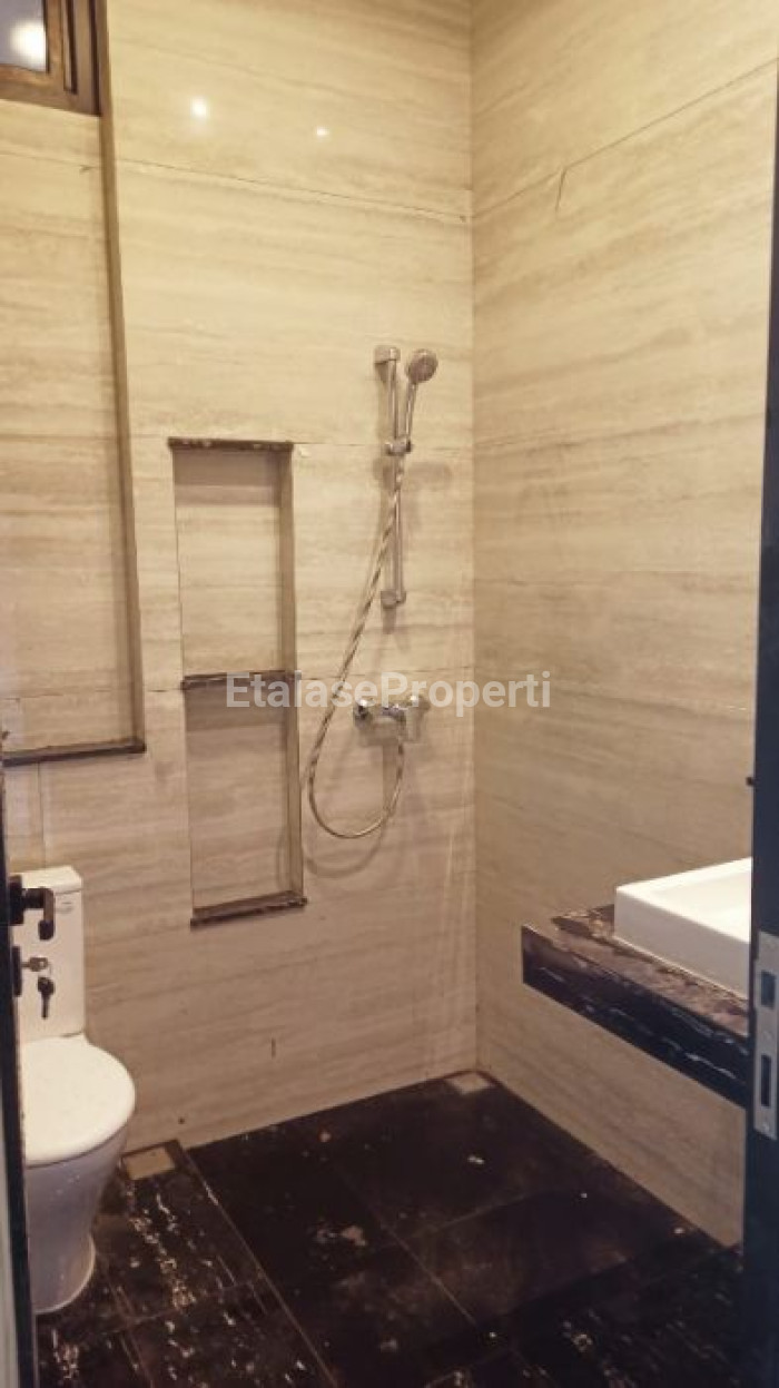 Foto properti RUMAH BARU GRESS MINIMALIS WOODLAND CITRALAND 4