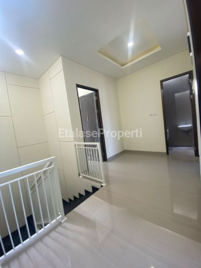 Foto properti DIJUAL RUMAH BARU GRESS BARUK TENGAH SELANGKAH DARI MERR 8